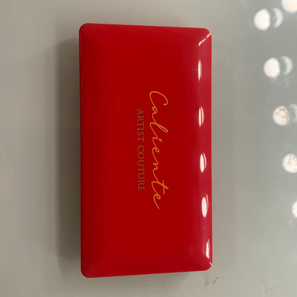 Artist couture pallet Caliente